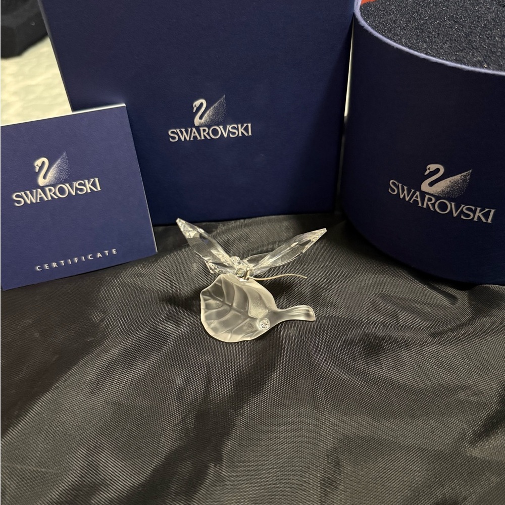 2006 RETIRED Swarovski BUTTERFLY ON LEAF Figurine w/ Orig Box